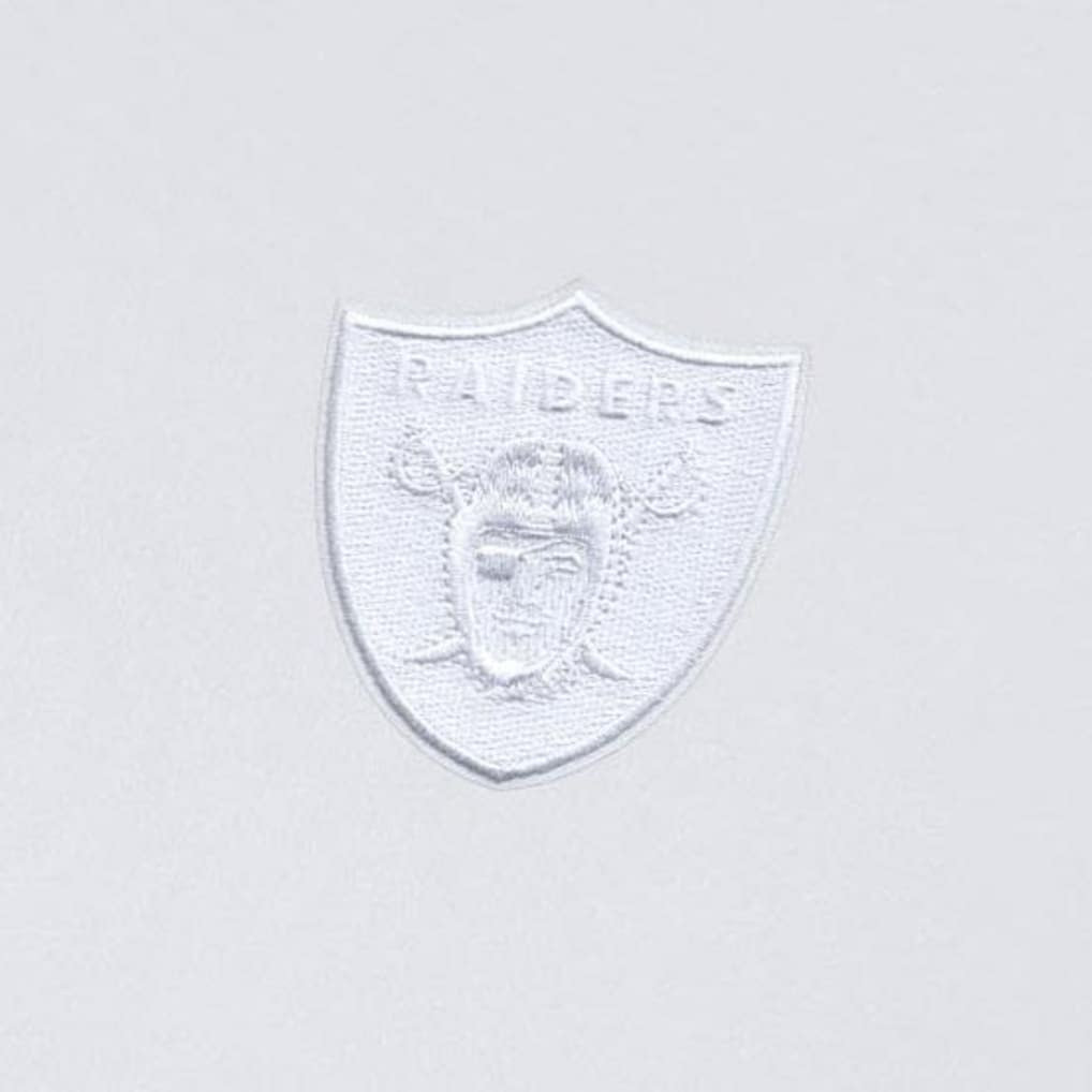 Las Vegas Raiders Antigua Intent Quarter-Zip Top White - NFL