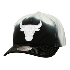 Mitchell & Ness - Chicago Bulls Dip Dye Pro Crown Adjustable Hat - Black/White