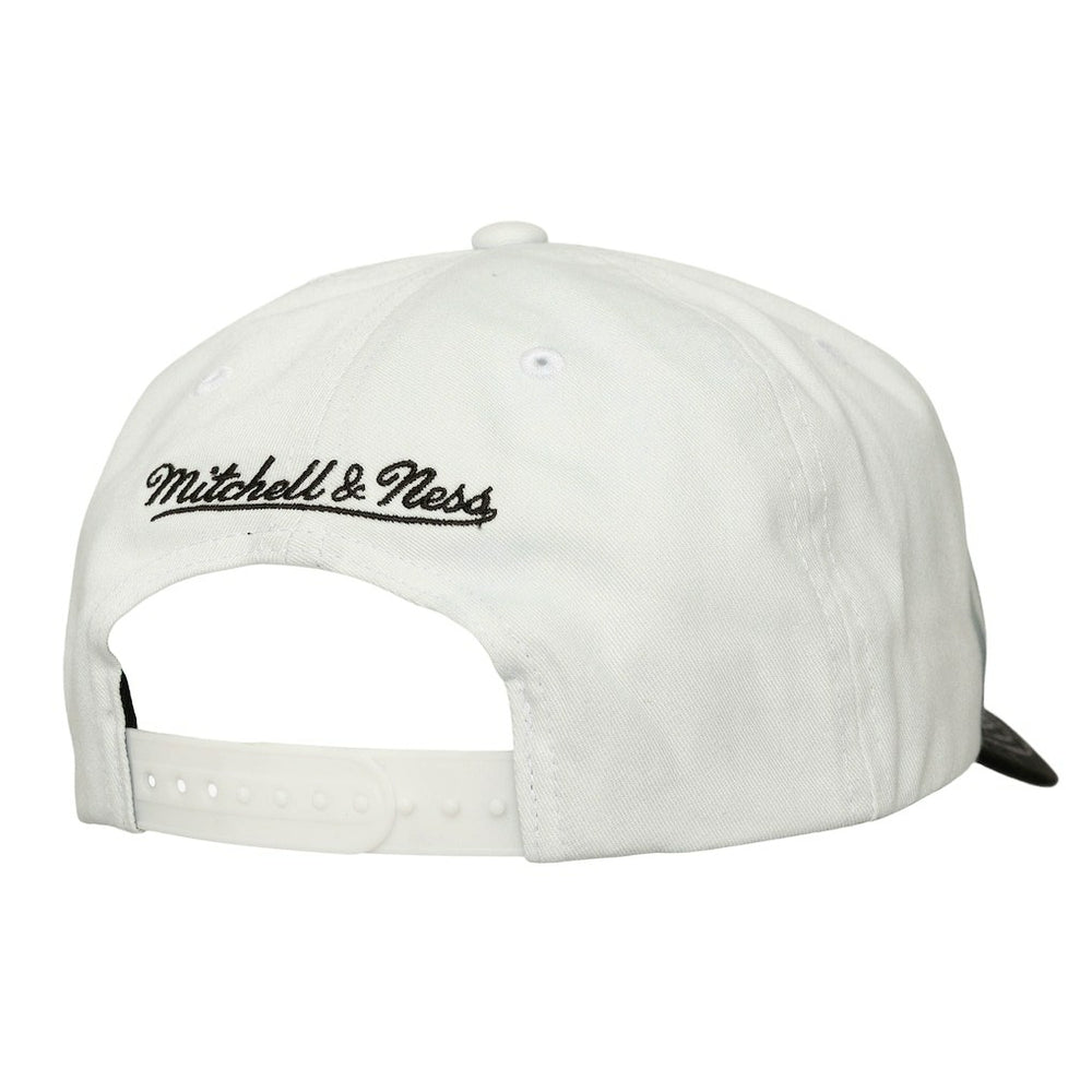 Mitchell & Ness - Chicago Bulls Dip Dye Pro Crown Adjustable Hat - Black/White