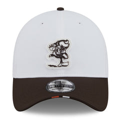 Cleveland Browns New Era 2025 NFL Training Camp Throwback Logo 39THIRTY Flex Hat White/Brown - NFL