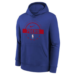 Nike - Philadelphia 76ers Youth 2025/26 Club Fleece Practice Hoodie - Royal
