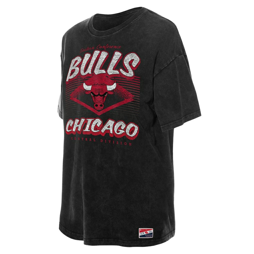 New Era - Chicago Bulls Women's Throwback Mineral Wash Oversized T-Shirt - Black