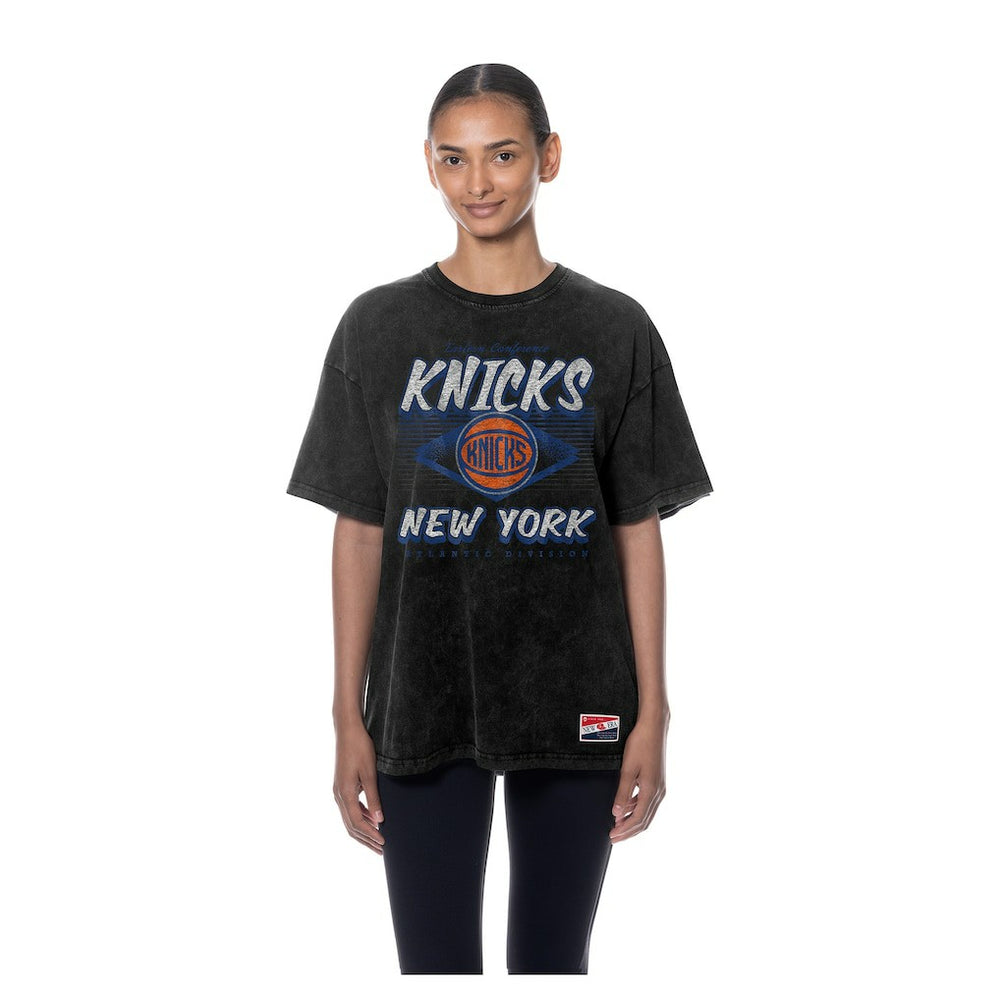 New Era - New York Knicks Women's Throwback Mineral Wash Oversized T-Shirt - Black