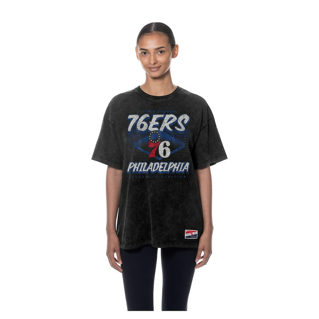 New Era - Philadelphia 76ers Women's Throwback Mineral Wash Oversized T-Shirt - Black