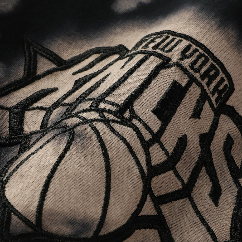New Era - New York Knicks Injection Bleached Out Raw Edge Oversized T-Shirt - Black