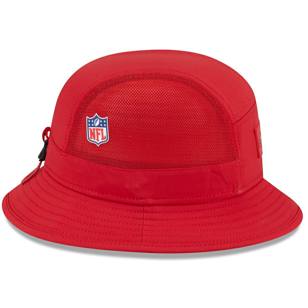 San Francisco 49ers New Era 2025 Sideline Bucket Hat Scarlet - NFL