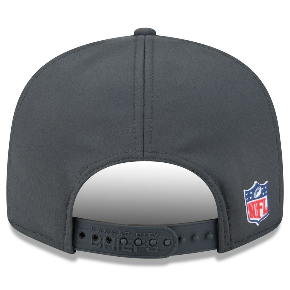 Kansas City Chiefs New Era 2025 Sideline Cold Weather Split Panel 9FIFTY Snapback Hat Charcoal - NFL