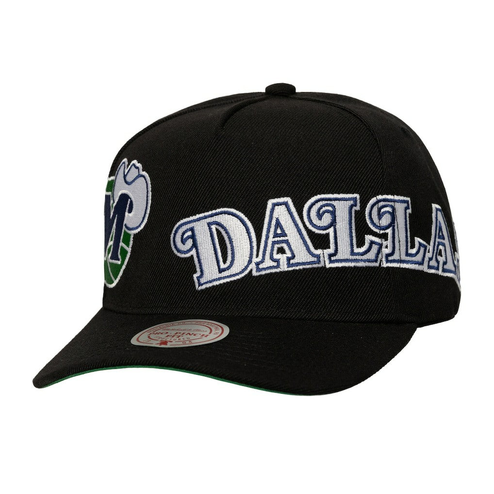 Mitchell & Ness - Dallas Mavericks Busted Logo Wordmark Wrap Around Pro Pinch Adjustable Hat - Black