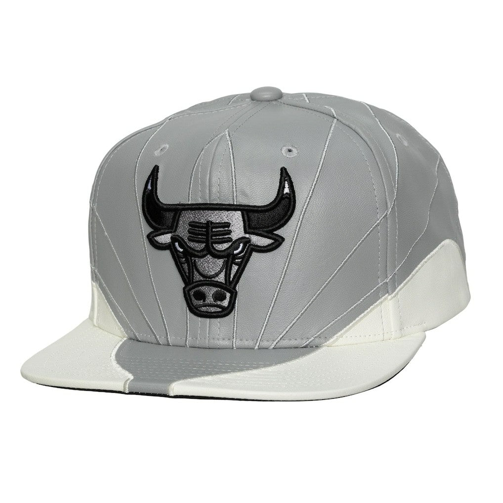 Mitchell & Ness - Chicago Bulls Day 12 Two-Tone Faux Leather Snapback Hat - Gray/White