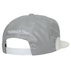 Mitchell & Ness - Chicago Bulls Day 12 Two-Tone Faux Leather Snapback Hat - Gray/White