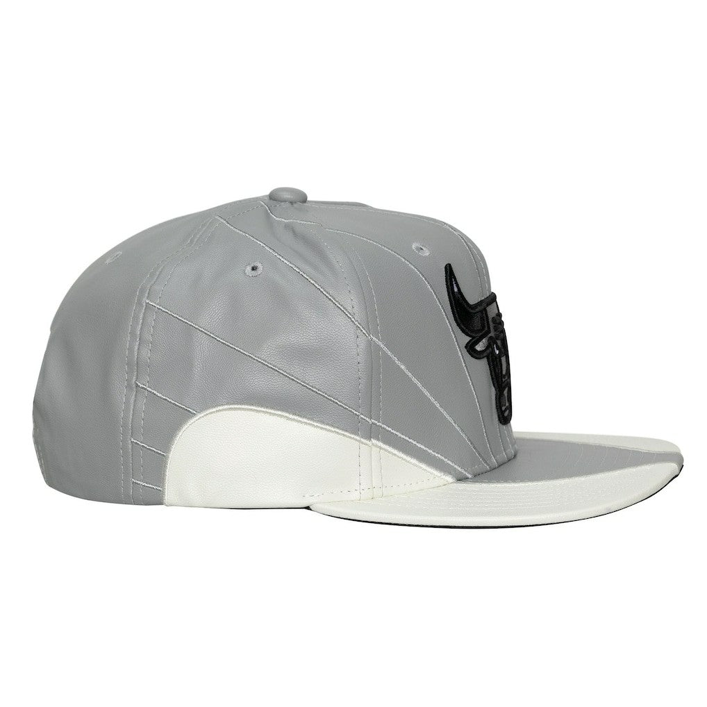 Mitchell & Ness - Chicago Bulls Day 12 Two-Tone Faux Leather Snapback Hat - Gray/White