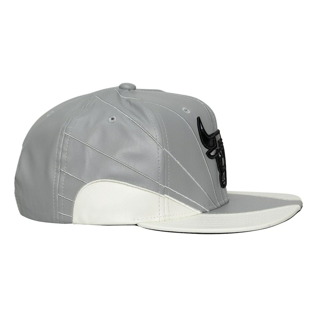 Mitchell & Ness - Chicago Bulls Day 12 Two-Tone Faux Leather Snapback Hat - Gray/White