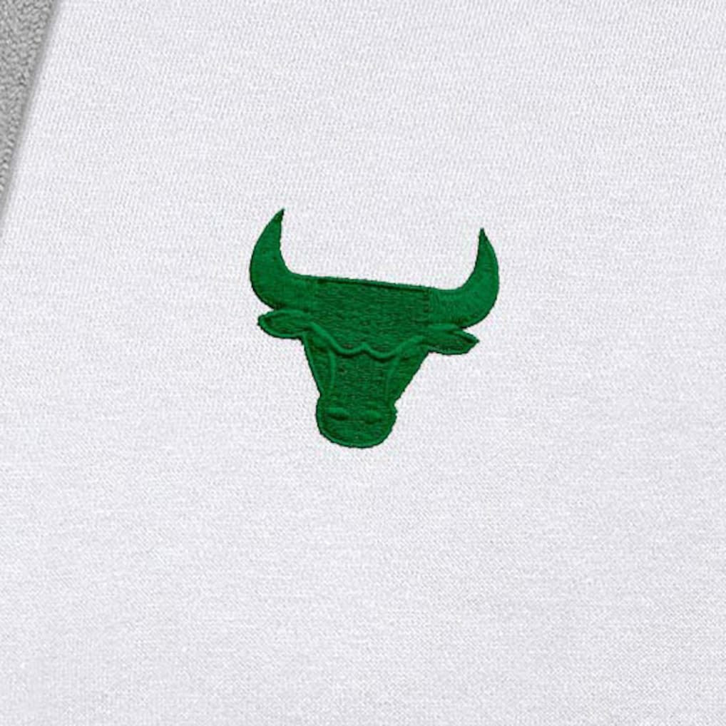 NBA - Chicago Bulls Antigua St. Patrick's Day Victory Raglan Pullover Hoodie - White