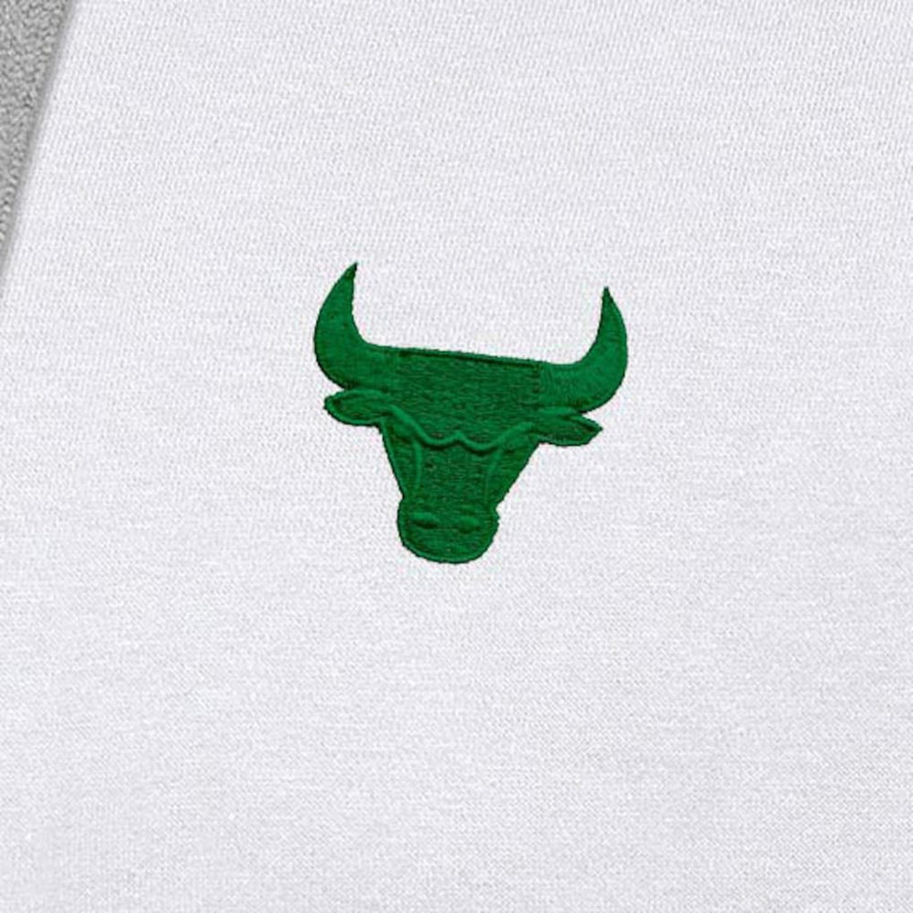 NBA - Chicago Bulls Antigua St. Patrick's Day Victory Raglan Pullover Hoodie - White