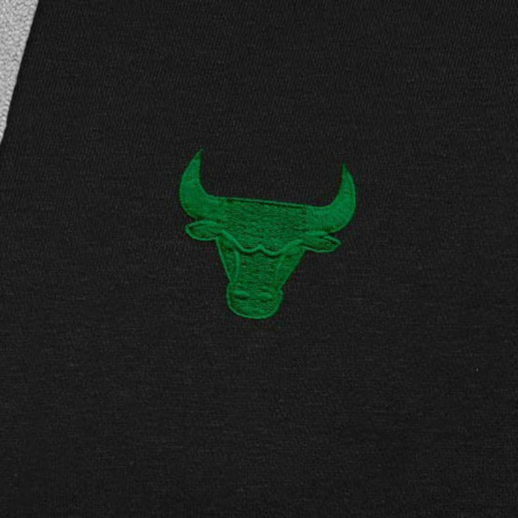 NBA - Chicago Bulls Antigua St. Patrick's Day Victory Raglan Pullover Hoodie - Black