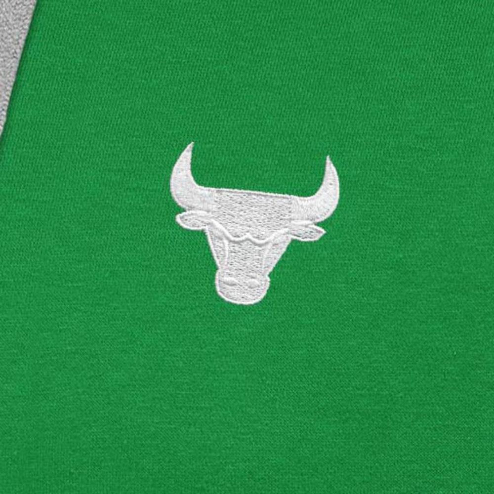 NBA - Chicago Bulls Antigua St. Patrick's Day Victory Raglan Pullover Hoodie - Kelly Green