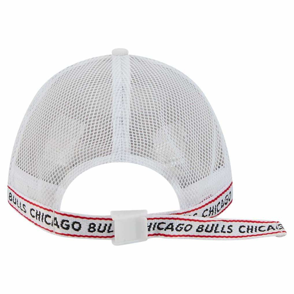 New Era - Chicago Bulls Featherweight Team Tape 9FORTY M-Crown A-Frame Adjustable Hat - White