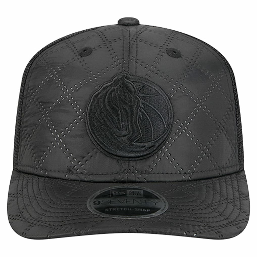 New Era - Dallas Mavericks Quilted 9SEVENTY Trucker Adjustable Hat - Black
