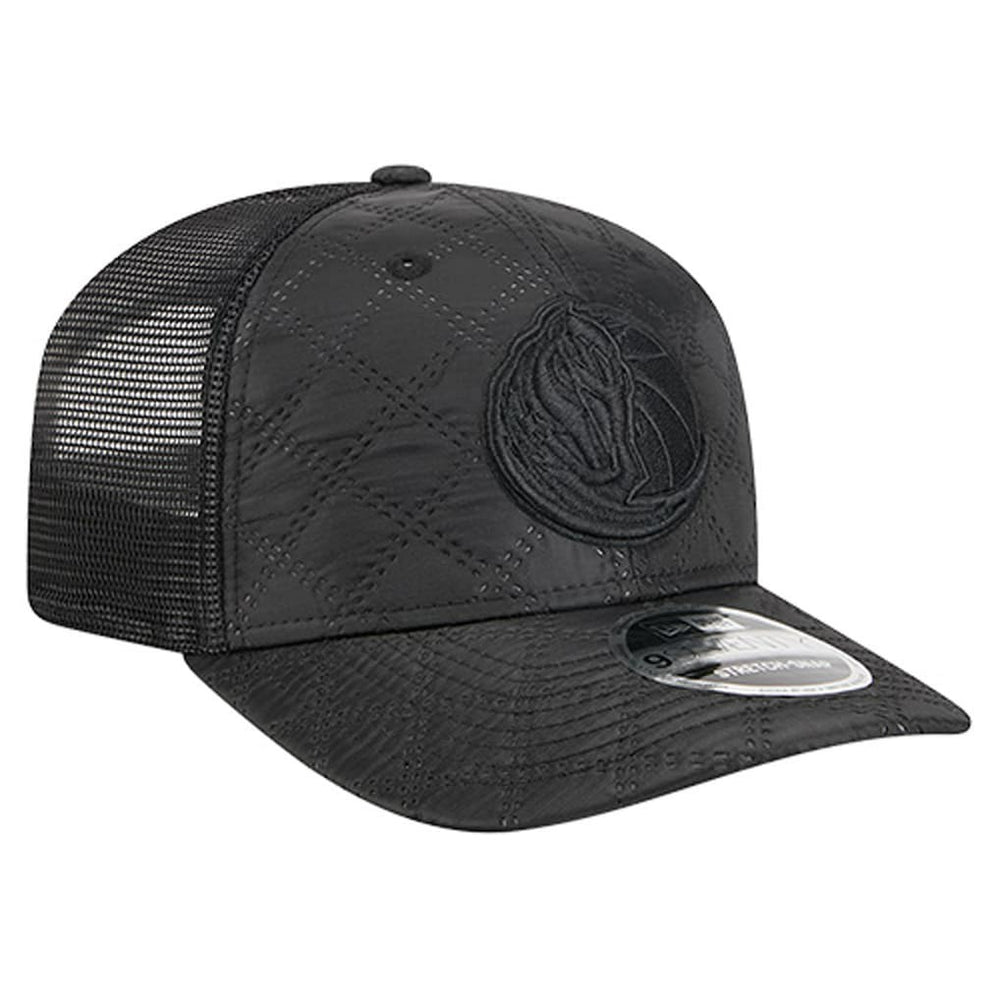 New Era - Dallas Mavericks Quilted 9SEVENTY Trucker Adjustable Hat - Black