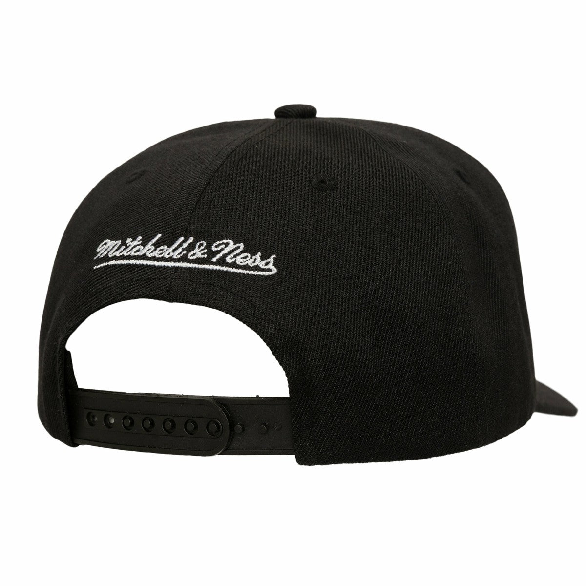 Mitchell & Ness - New York Knicks Tilted Pro Pinch Adjustable Hat - Black