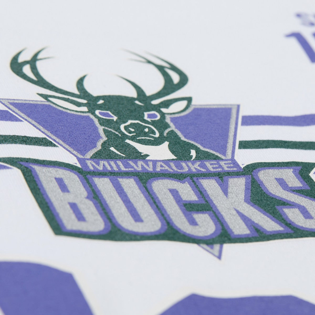 Mitchell & Ness - Milwaukee Bucks Unisex Hardwood Classics Vintage Team Origins Premium T-Shirt - White