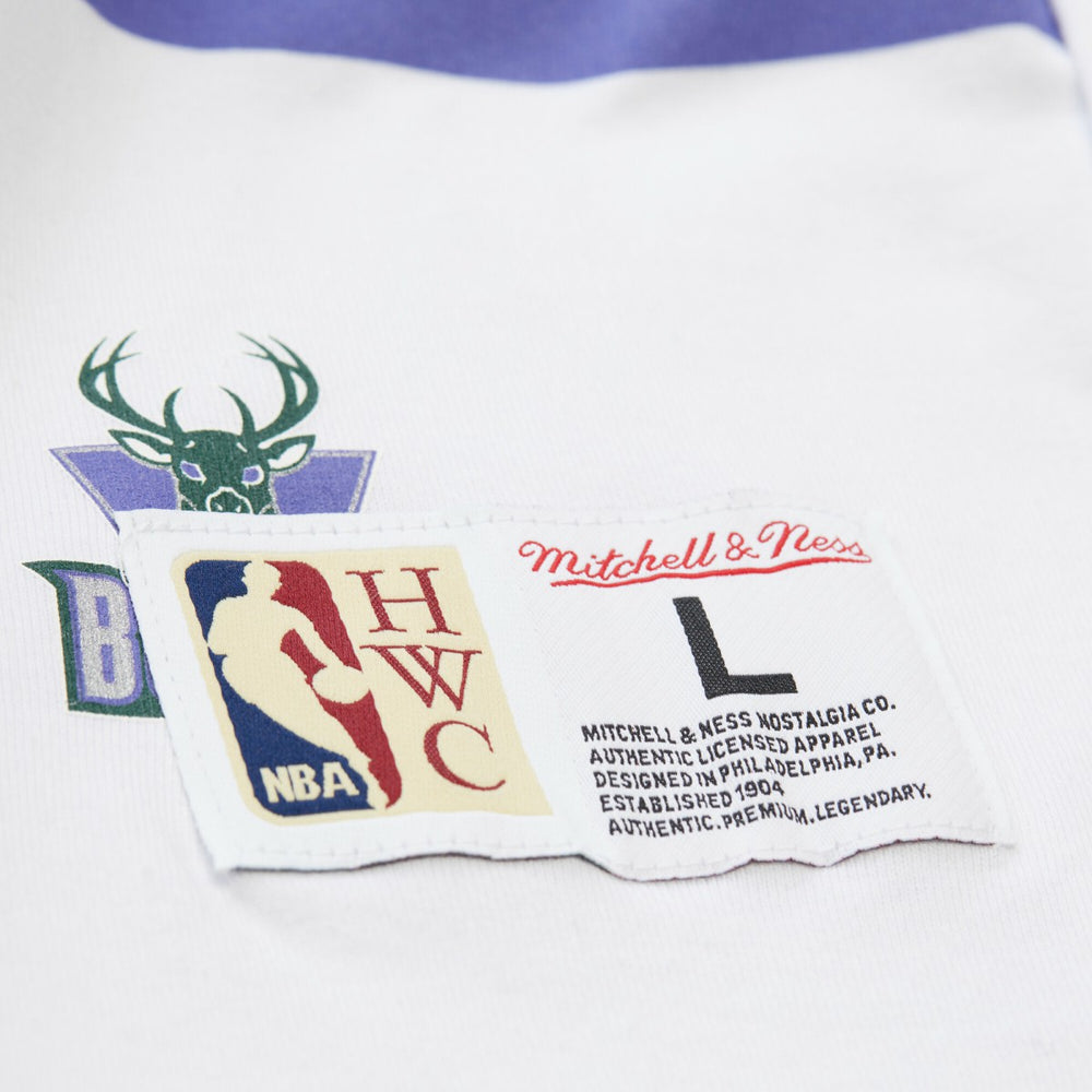 Mitchell & Ness - Milwaukee Bucks Unisex Hardwood Classics Vintage Team Origins Premium T-Shirt - White