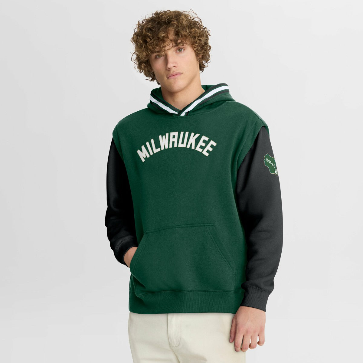 Fanatics - Milwaukee Bucks Half Court Shot Clock Fastbreak Hoodie - Hunter Green/Black