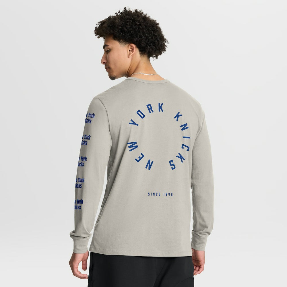 Fanatics - New York Knicks Crossover Collection Ball Screen Action Premium Long Sleeve T-Shirt - Cream