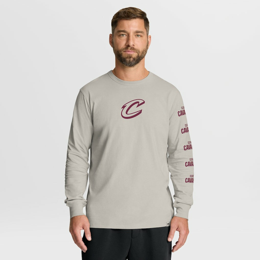 Fanatics - Cleveland Cavaliers Crossover Collection Ball Screen Action Premium Long Sleeve T-Shirt - Cream