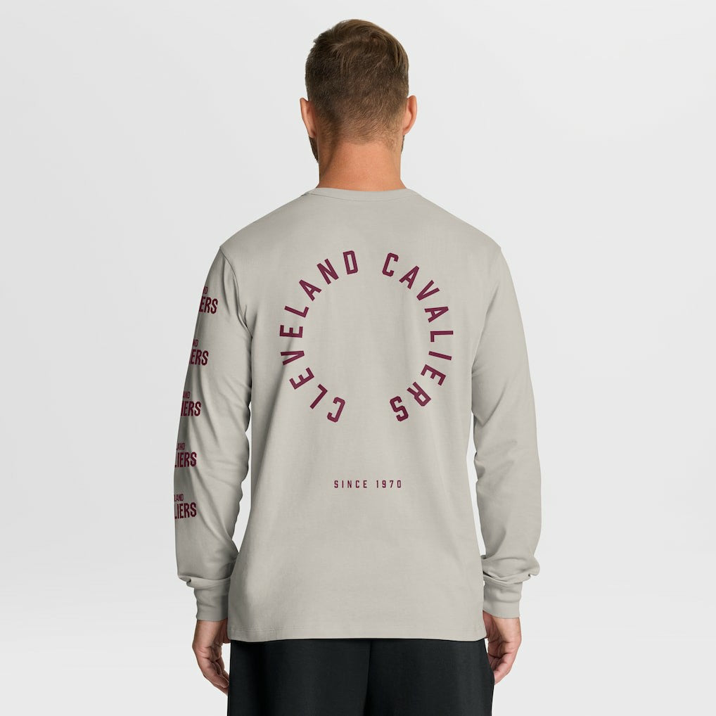 Fanatics - Cleveland Cavaliers Crossover Collection Ball Screen Action Premium Long Sleeve T-Shirt - Cream