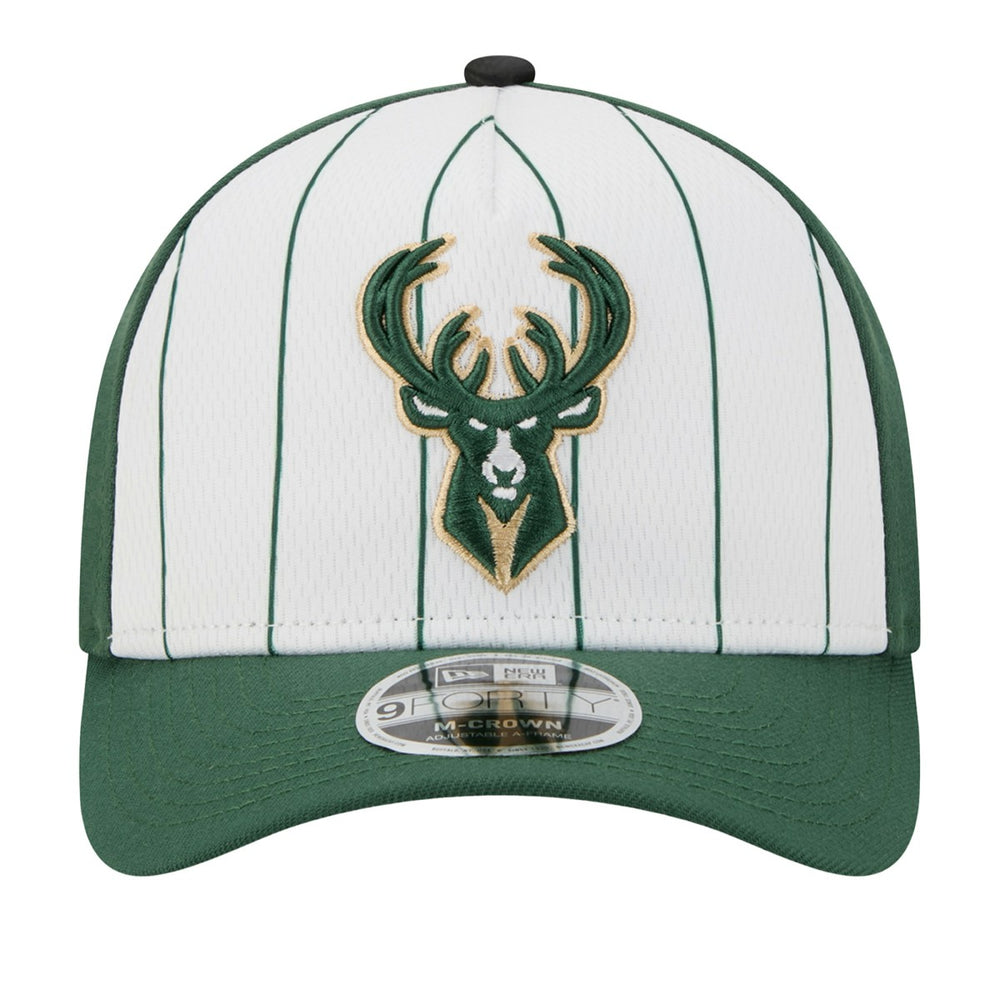 New Era - Milwaukee Bucks 2025 NBA Tip Off M-Crown A-Frame 9FORTY Adjustable Hat - White/Hunter Green
