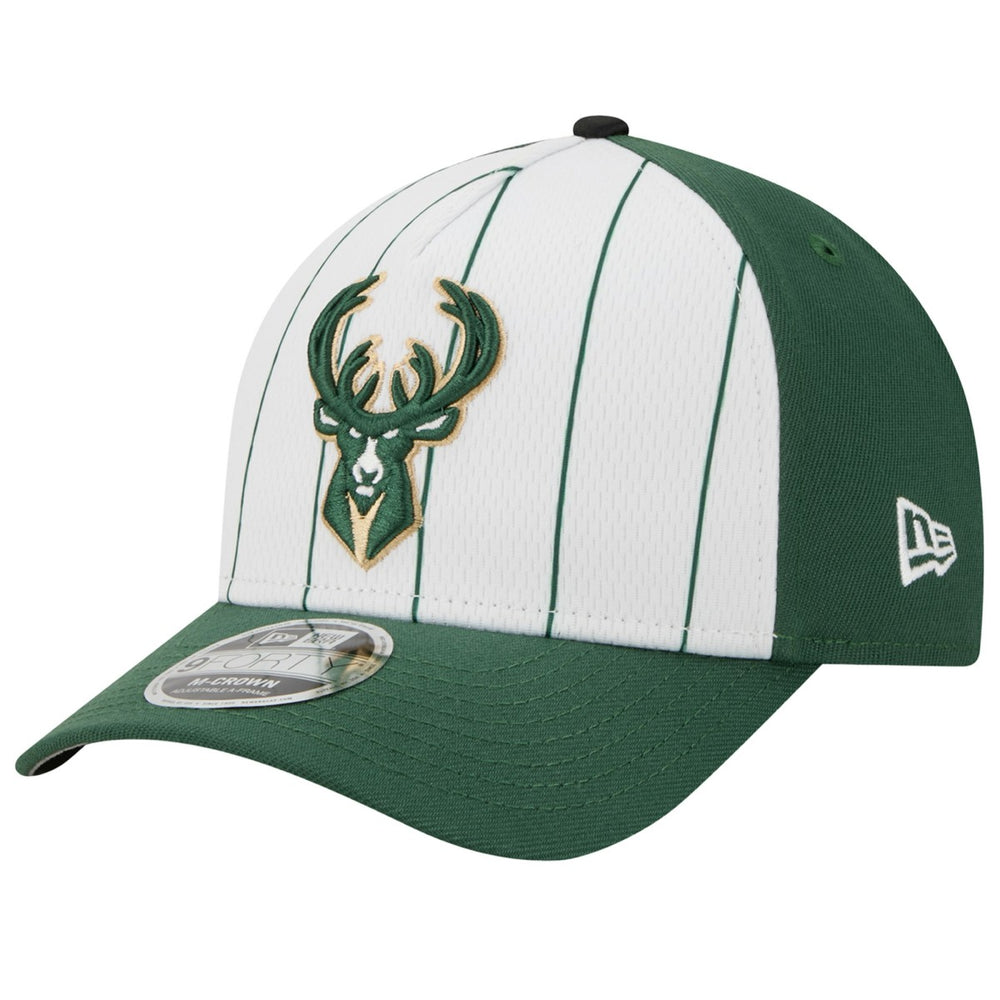 New Era - Milwaukee Bucks 2025 NBA Tip Off M-Crown A-Frame 9FORTY Adjustable Hat - White/Hunter Green