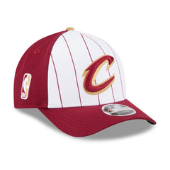 New Era - Cleveland Cavaliers 2025 NBA Tip Off M-Crown A-Frame 9FORTY Adjustable Hat - White/Wine