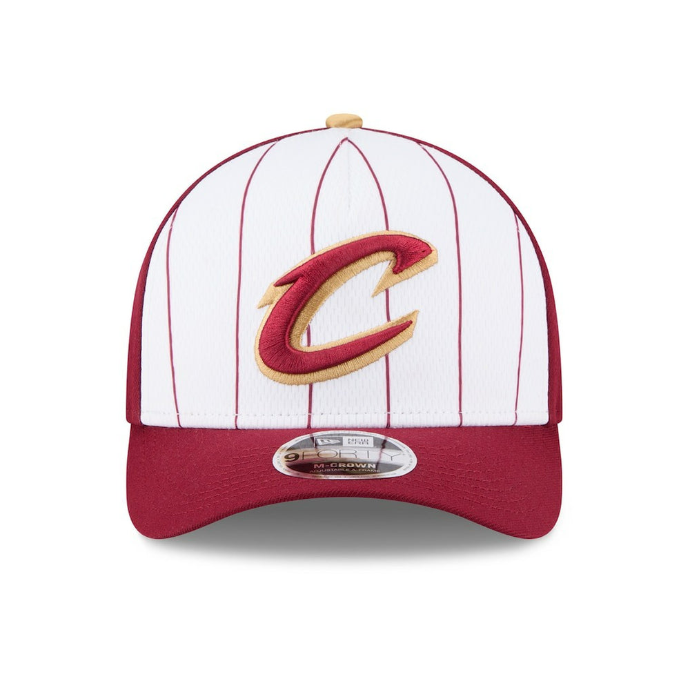 New Era - Cleveland Cavaliers 2025 NBA Tip Off M-Crown A-Frame 9FORTY Adjustable Hat - White/Wine