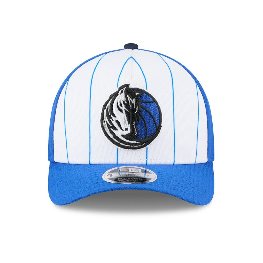 New Era - Dallas Mavericks 2025 NBA Tip Off M-Crown A-Frame 9FORTY Adjustable Hat - White/Blue