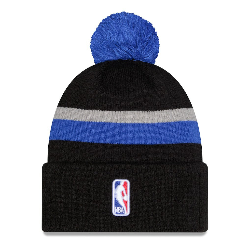 New Era - Dallas Mavericks 2025/26 City Edition Cuffed Knit Hat with Pom - Black/Blue