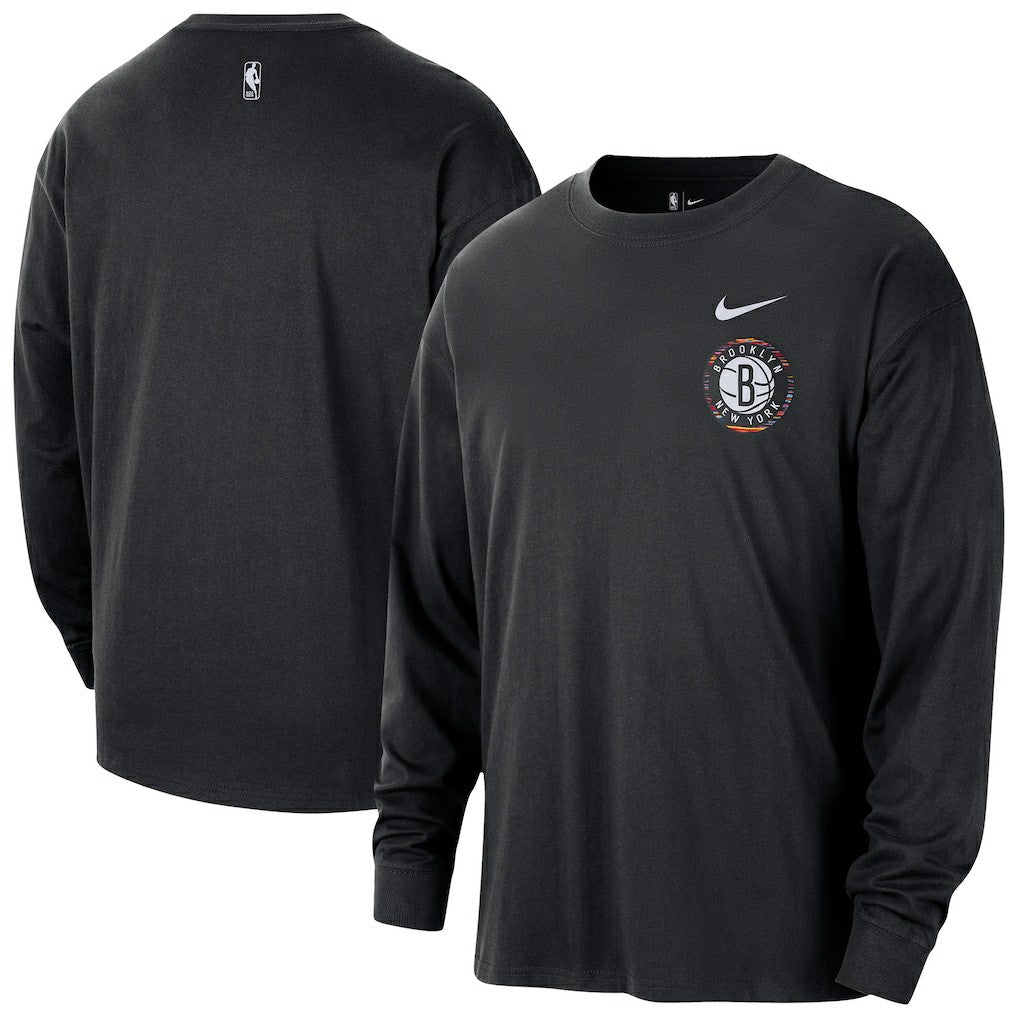 Nike - Brooklyn Nets 2025/26 City Edition Remix Essential Logo Long Sleeve T-Shirt - Black