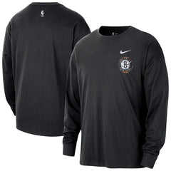 Nike - Brooklyn Nets 2025/26 City Edition Remix Essential Logo Long Sleeve T-Shirt - Black