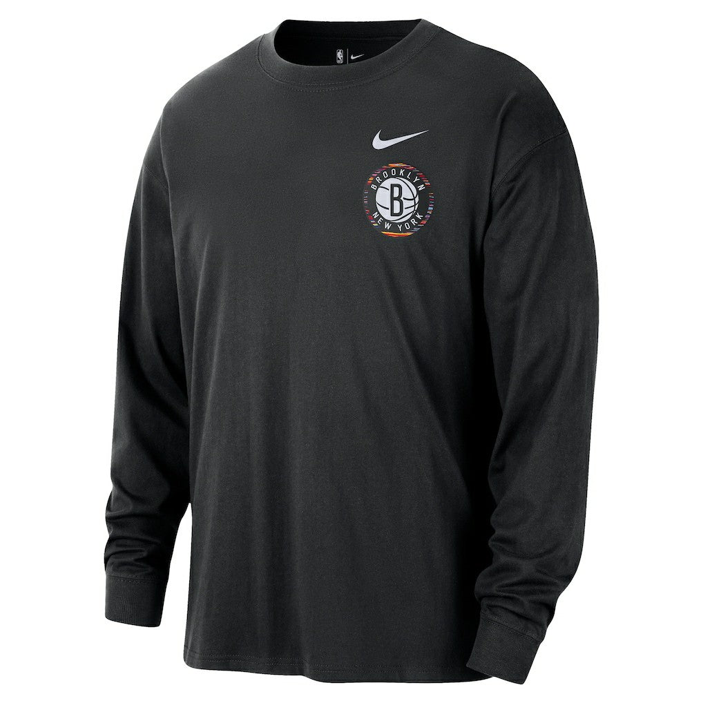 Nike - Brooklyn Nets 2025/26 City Edition Remix Essential Logo Long Sleeve T-Shirt - Black