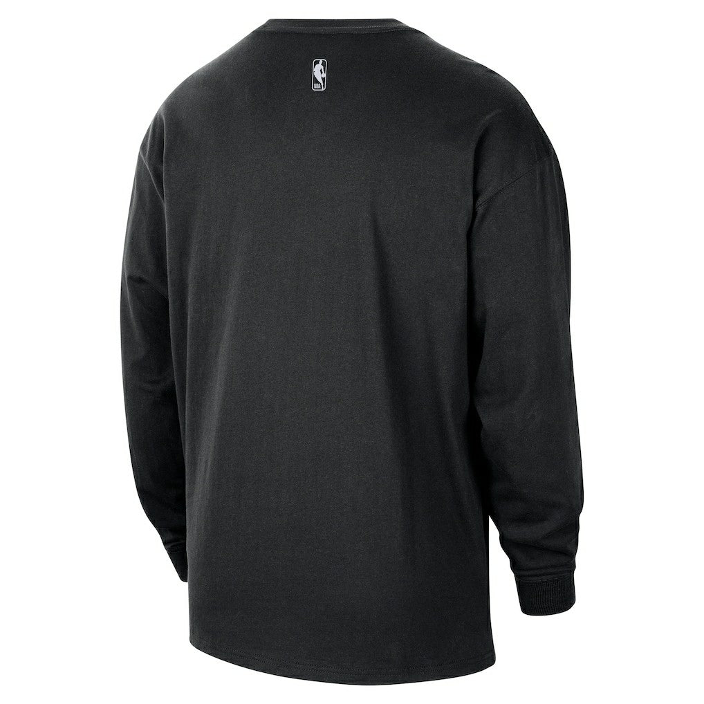 Nike - Brooklyn Nets 2025/26 City Edition Remix Essential Logo Long Sleeve T-Shirt - Black