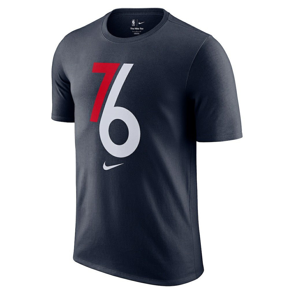 Nike - Philadelphia 76ers 2025/26 City Edition Remix Essential Logo T-Shirt - Navy