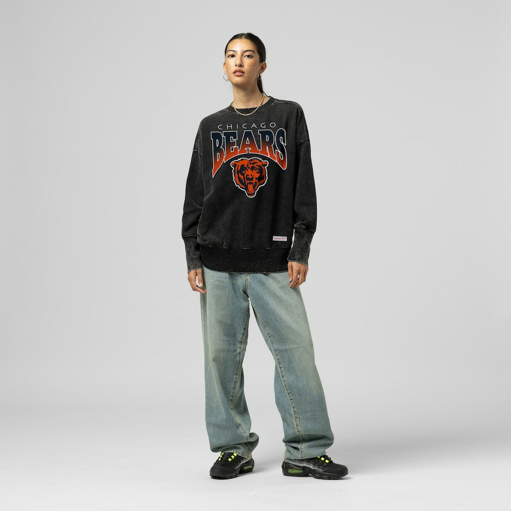 Chicago Bears Women's Delineate Mineral Wash Crewneck Sweatshirt Black - Mitchell & Ness
