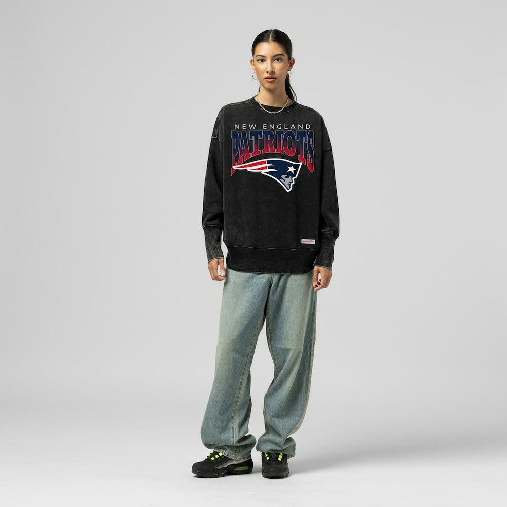 New England Patriots Women's Delineate Mineral Wash Crewneck Sweatshirt Black - Mitchell & Ness