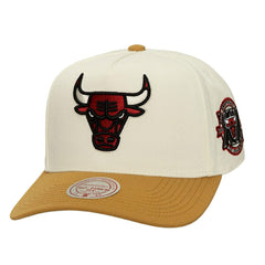 Mitchell & Ness - Chicago Bulls Ochre Dusted Double Two-Toned Pro Crown Adjustable Hat - Cream
