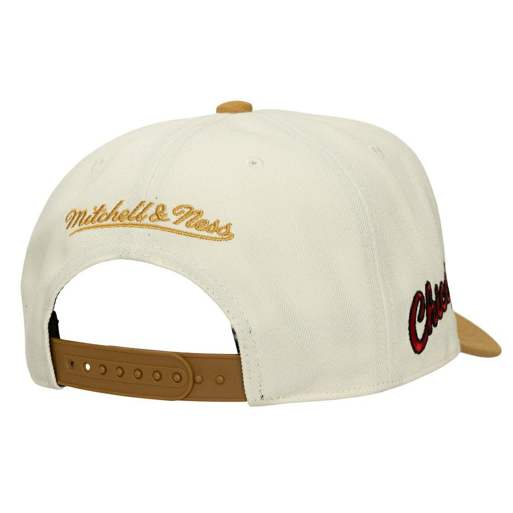 Mitchell & Ness - Chicago Bulls Ochre Dusted Double Two-Toned Pro Crown Adjustable Hat - Cream