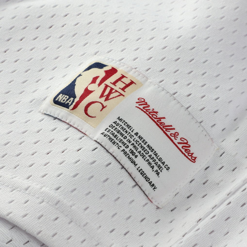 Mitchell & Ness - Scottie Pippen Chicago Bulls Player Mesh V-Neck Shirt - White