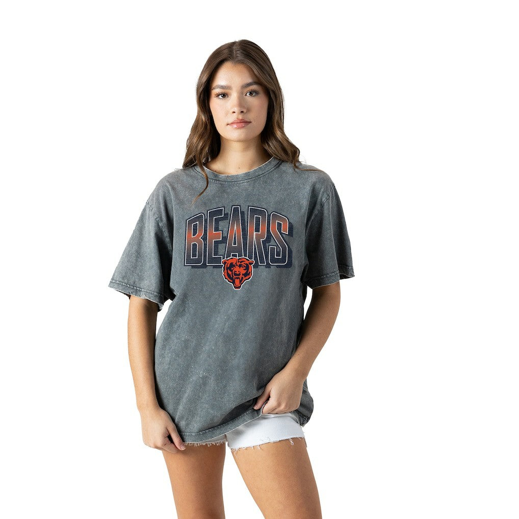 Chicago Bears Gameday Couture Women's Peak Performance Oversized Snow Wash T-Shirt Gray - NFL