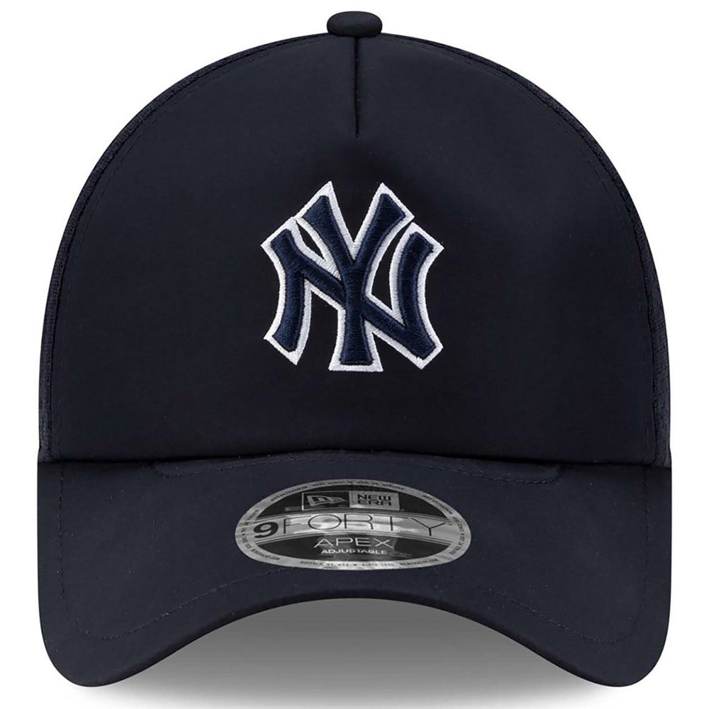 New York Yankees New Era 2026 Batting Practice Apex 9FORTY Adjustable Trucker Hat Lifestyle