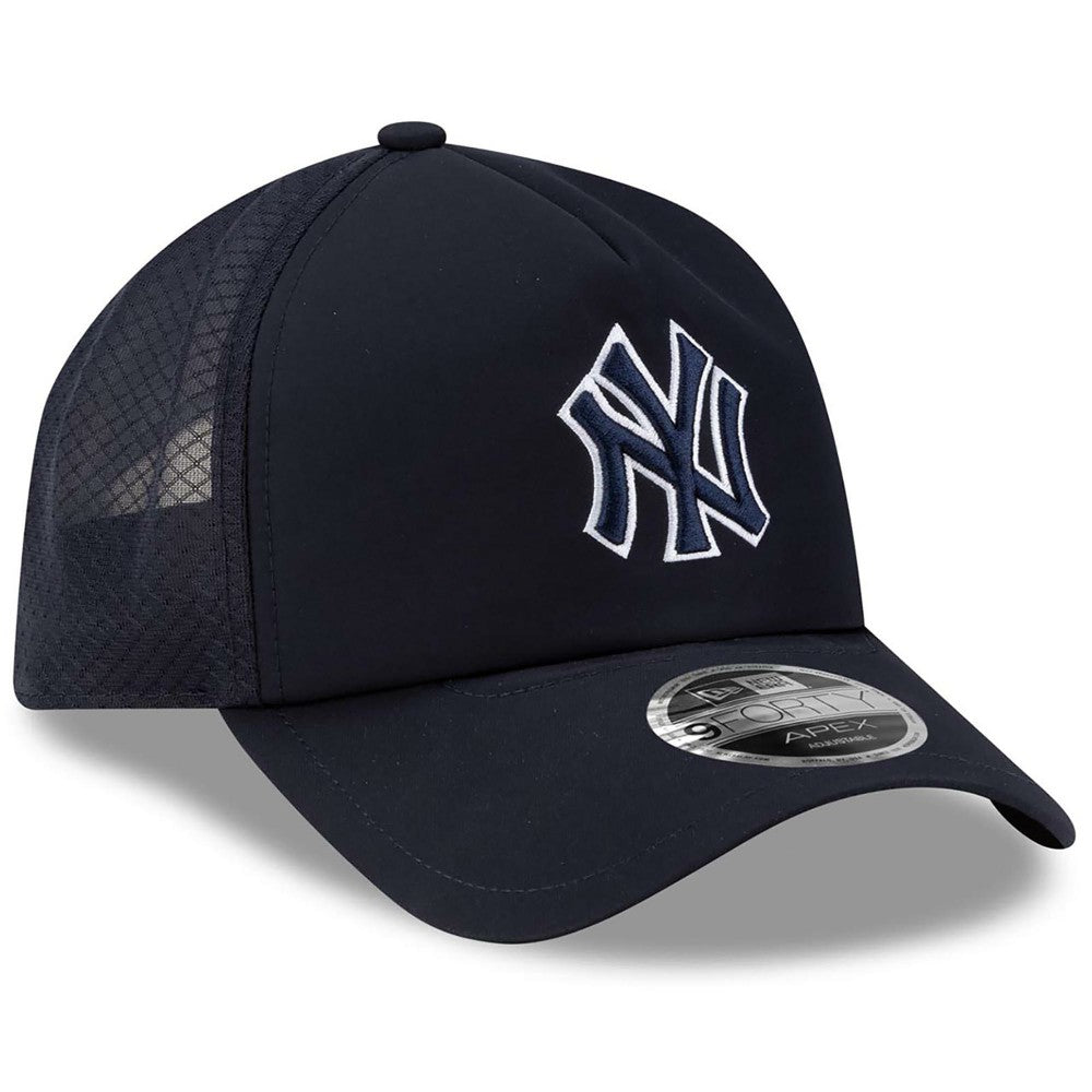 New York Yankees New Era 2026 Batting Practice Apex 9FORTY Adjustable Trucker Hat Lifestyle