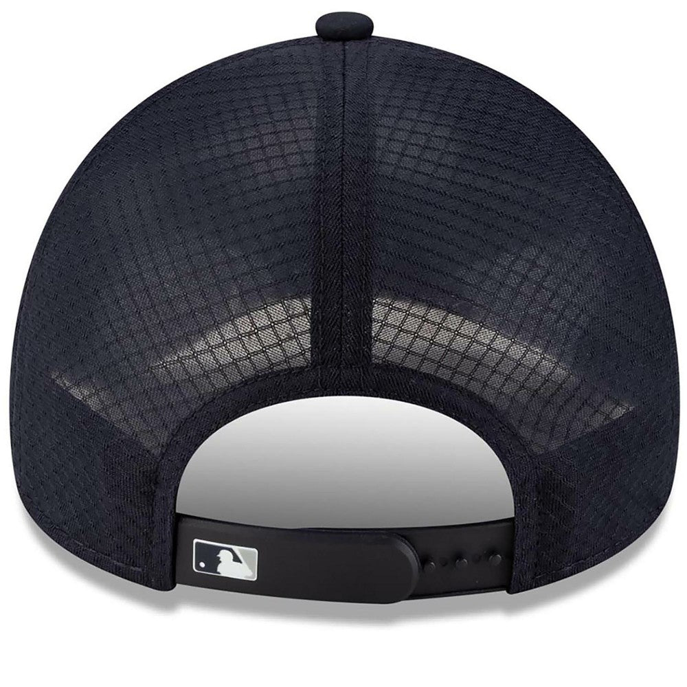 New York Yankees New Era 2026 Batting Practice Apex 9FORTY Adjustable Trucker Hat Lifestyle